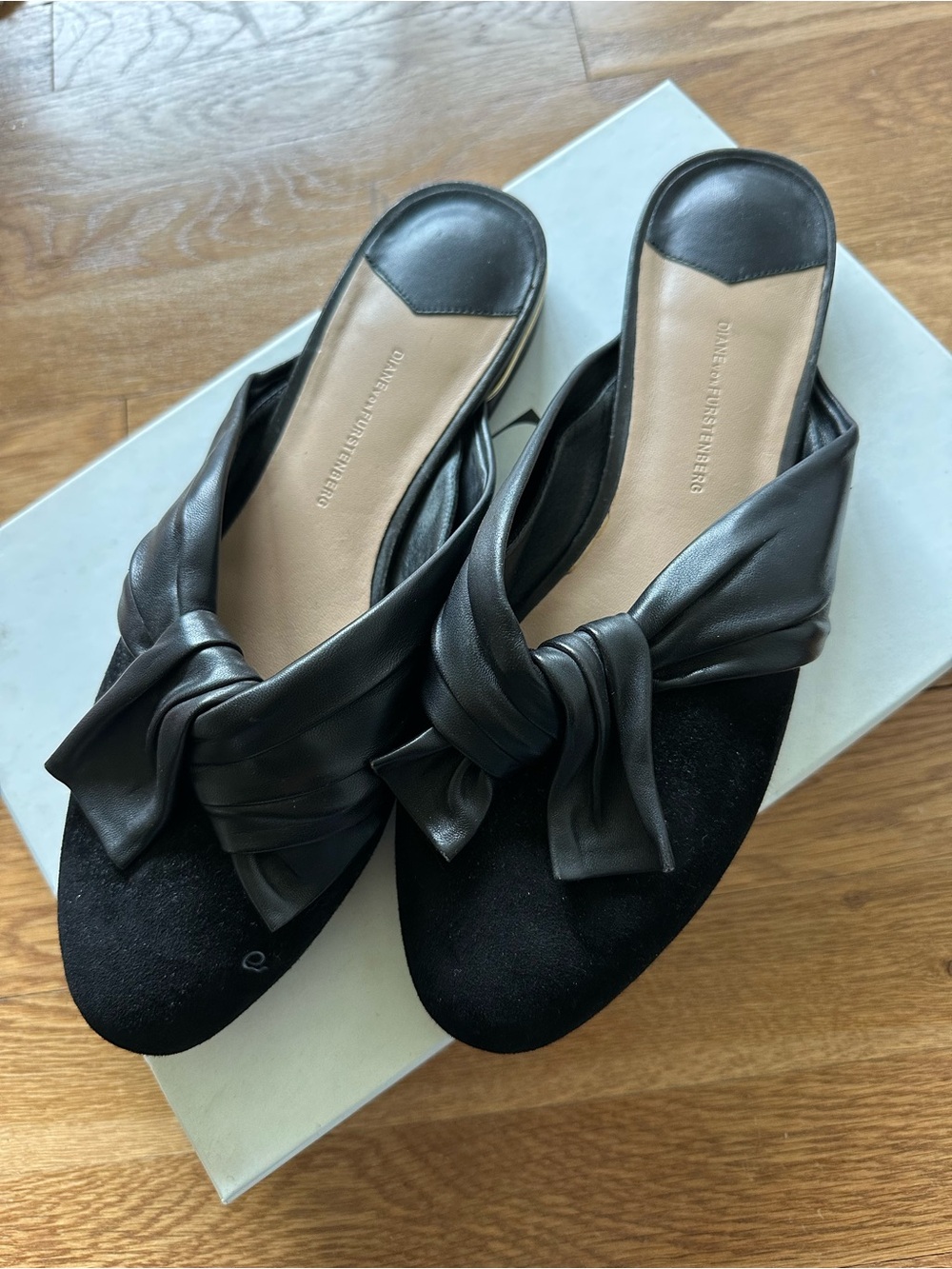 DVF Diane von Furstenberg Black Knot-Detail Slip-On Flats